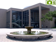 サンフレア古賀市立図書館前