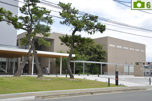 リーパスプラザ前